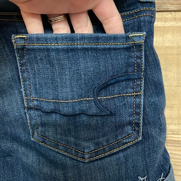 American Eagle Outfitters size 0 Super Stretch Dark Wash Low-rise Denim Shorts - Picture 7 of 11